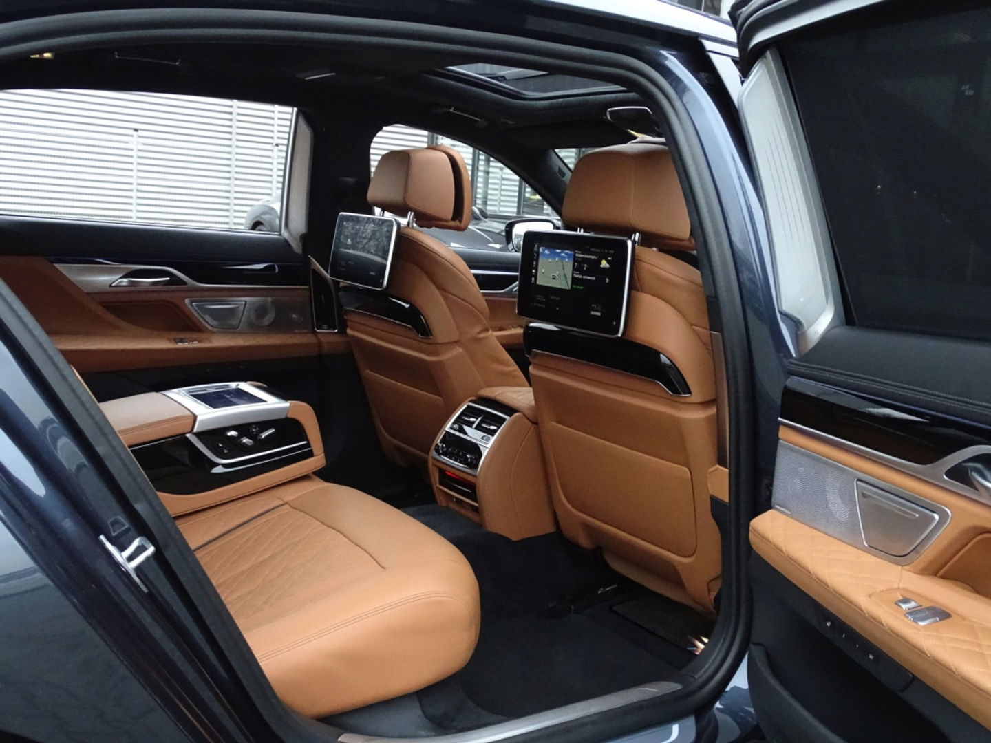 BMW 7 Serie 745Le 394PK / Skylounge / B&W / Laser / M- Individual / 360°