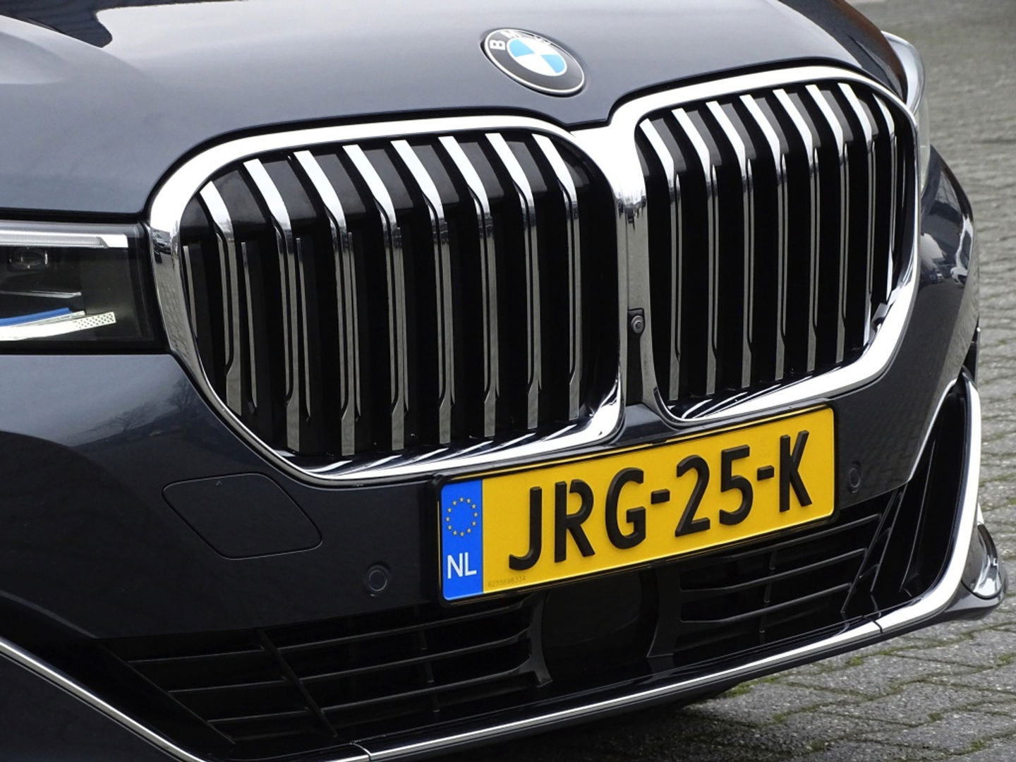 BMW 7 Serie 745Le 394PK / Skylounge / B&W / Laser / M- Individual / 360°