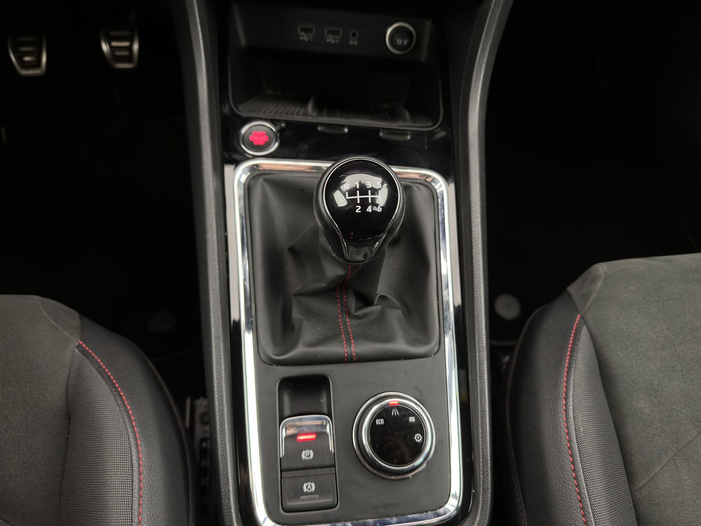 SEAT Ateca 1.5 TSI FR Business Intense *FULL-LED | SPORT-SEATS | NAVI-FULLMAP | MICROFIBRE | CAMERA | KEYLESS | DAB+ | CARPLAY | ECC | PDC | CRUISE | 18''ALU | TOWBAR*