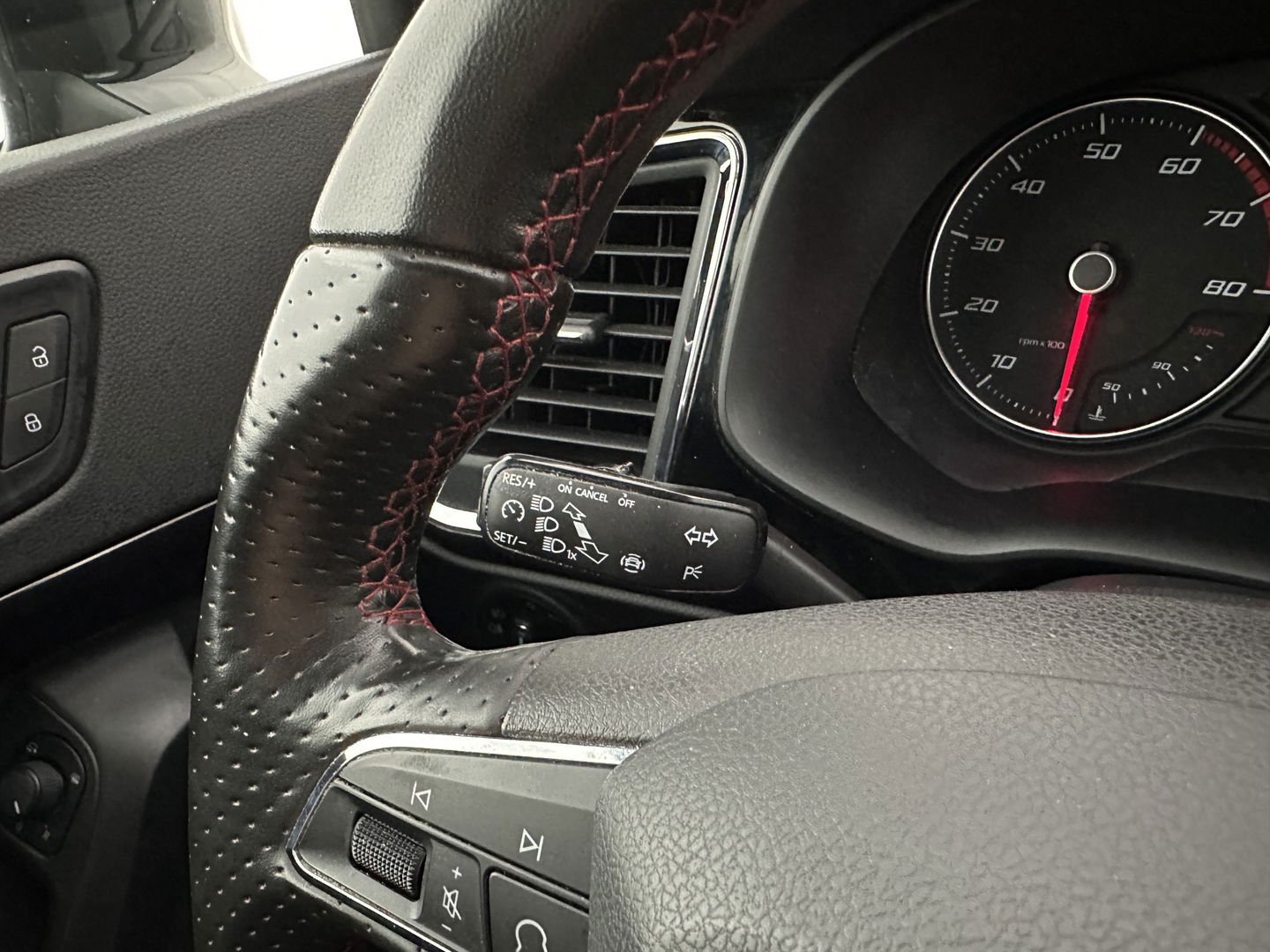 SEAT Ateca 1.5 TSI FR Business Intense *FULL-LED | SPORT-SEATS | NAVI-FULLMAP | MICROFIBRE | CAMERA | KEYLESS | DAB+ | CARPLAY | ECC | PDC | CRUISE | 18''ALU | TOWBAR*