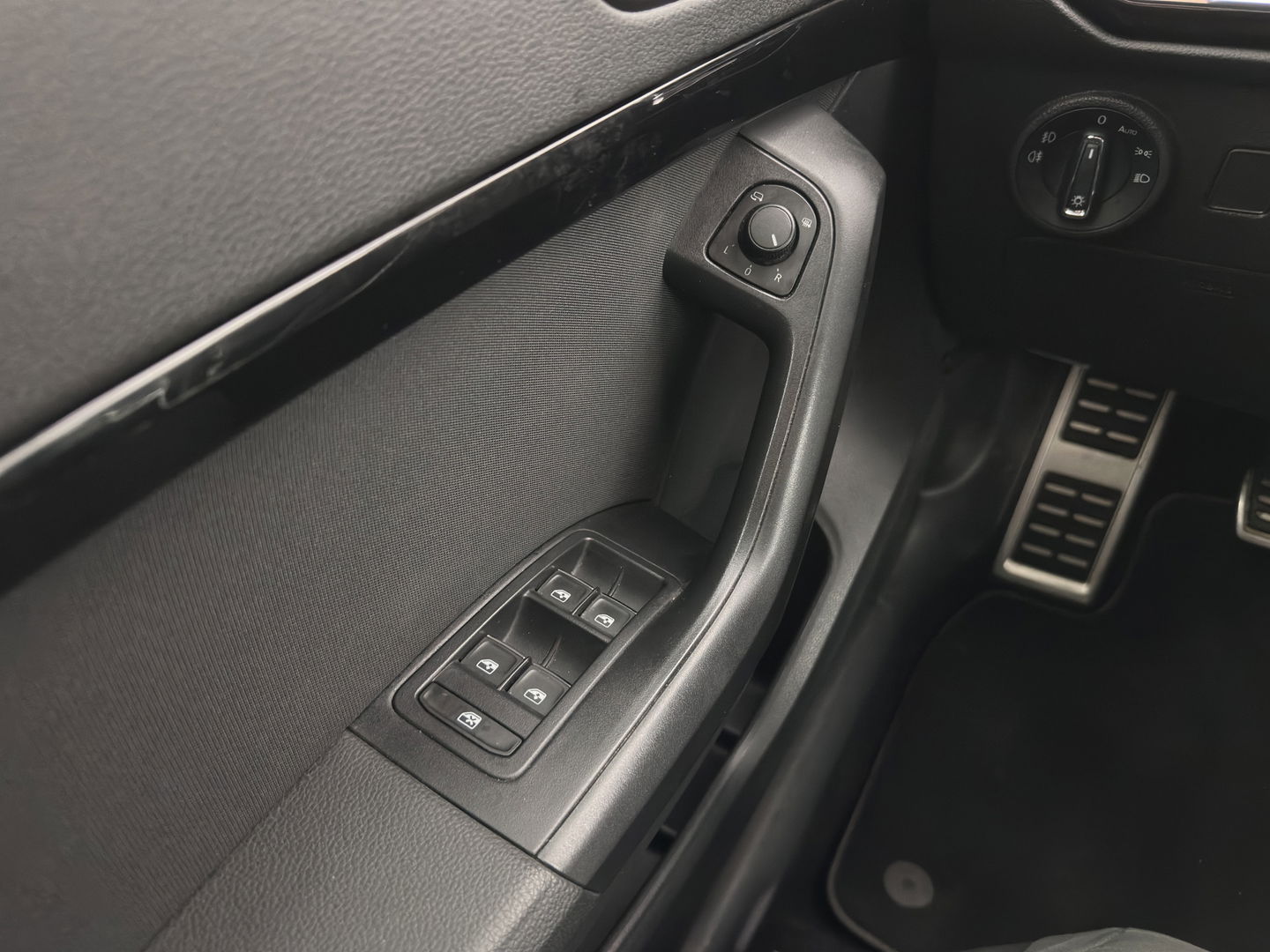 SEAT Ateca 1.5 TSI FR Business Intense *FULL-LED | SPORT-SEATS | NAVI-FULLMAP | MICROFIBRE | CAMERA | KEYLESS | DAB+ | CARPLAY | ECC | PDC | CRUISE | 18''ALU | TOWBAR*