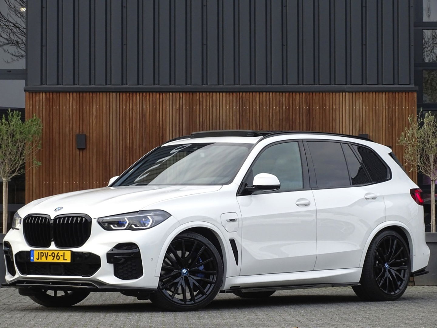 BMW X5 45e 394PK X-drive / M-Sport Pro Individual / B&W / 360° / Laser
