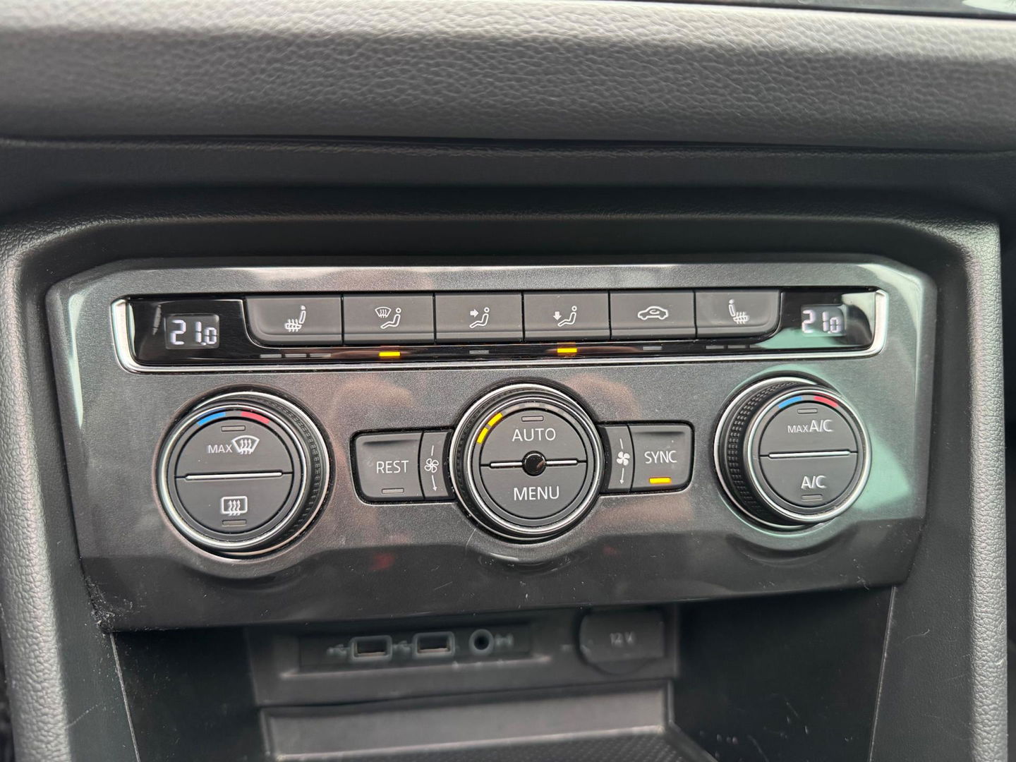 Volkswagen Tiguan 1.4 TSI ACT DSG Panorama 360 Camera Leder memory