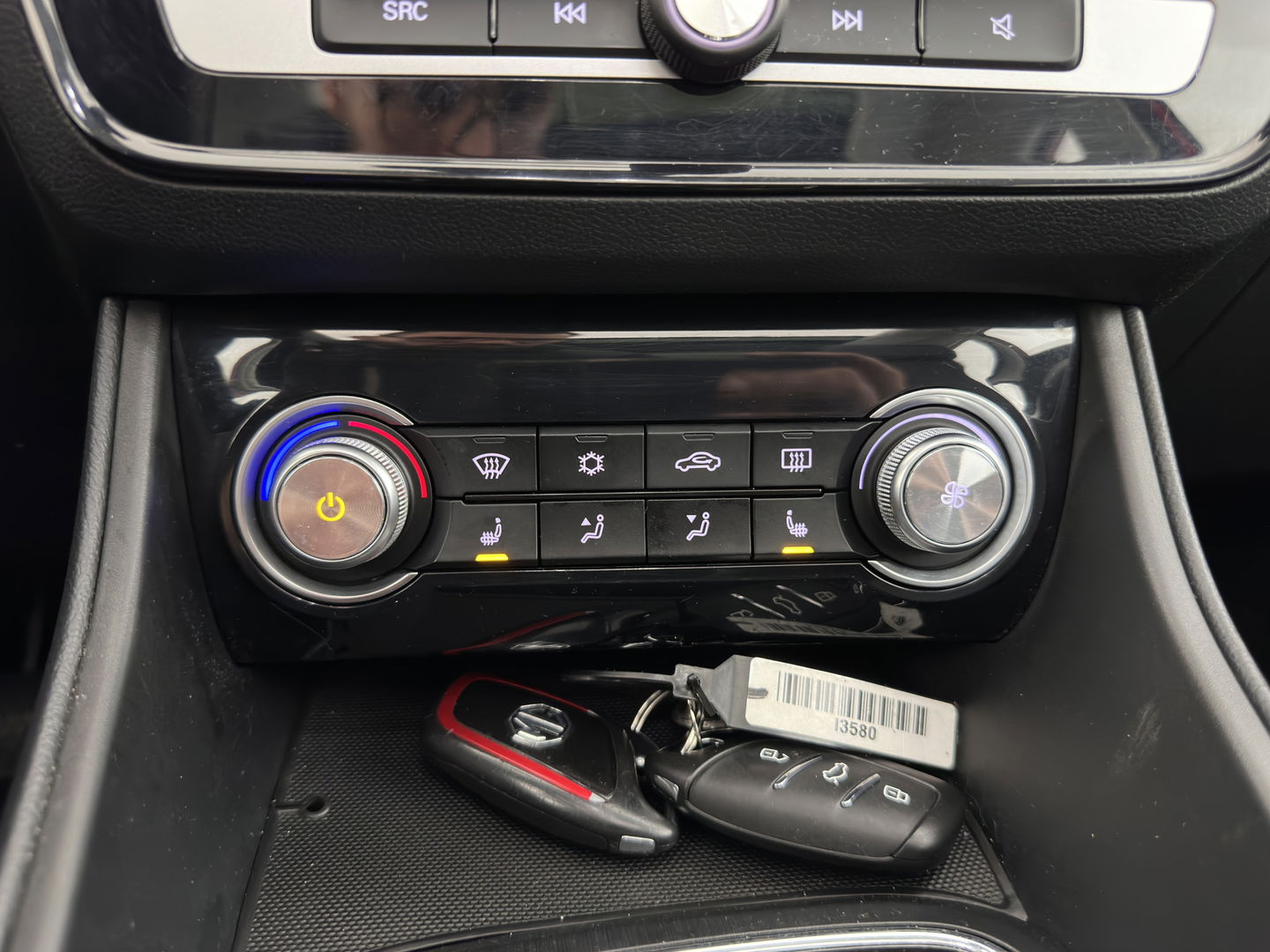 MG ZS EV Luxury 45 kWh Aut. *PANO | LUXURY-LEATHER | CCS-FASTLOADER | KEYLESS | NAVI-FULLMAP | ADAPTIVE-CRUISE | CAMERA | HEATED-SPORTSEATS | CARPLAY | BLINDSPOT | DAB | LANE-ASSIST | PRIVACY-GLASS | 17''ALU*