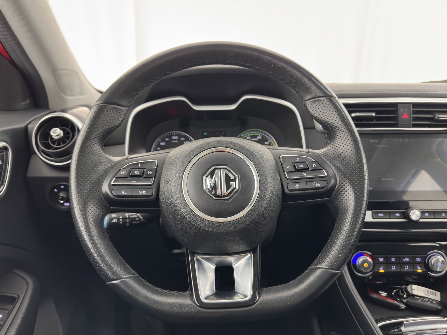 MG ZS EV Luxury 45 kWh Aut. *PANO | LUXURY-LEATHER | CCS-FASTLOADER | KEYLESS | NAVI-FULLMAP | ADAPTIVE-CRUISE | CAMERA | HEATED-SPORTSEATS | CARPLAY | BLINDSPOT | DAB | LANE-ASSIST | PRIVACY-GLASS | 17''ALU*