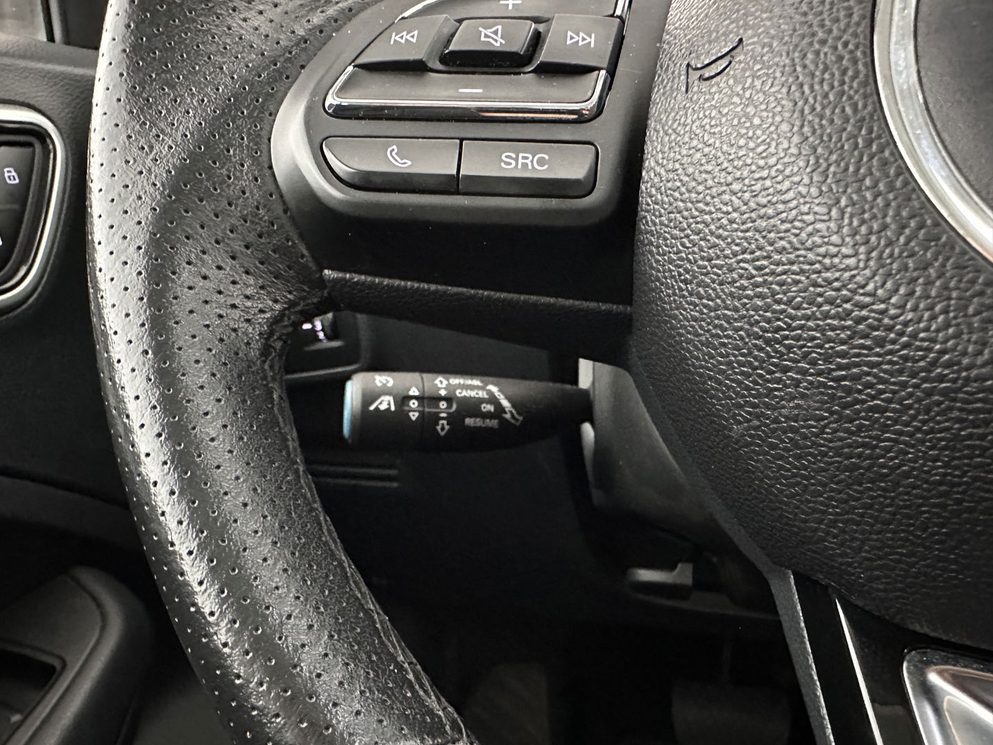 MG ZS EV Luxury 45 kWh Aut. *PANO | LUXURY-LEATHER | CCS-FASTLOADER | KEYLESS | NAVI-FULLMAP | ADAPTIVE-CRUISE | CAMERA | HEATED-SPORTSEATS | CARPLAY | BLINDSPOT | DAB | LANE-ASSIST | PRIVACY-GLASS | 17''ALU*