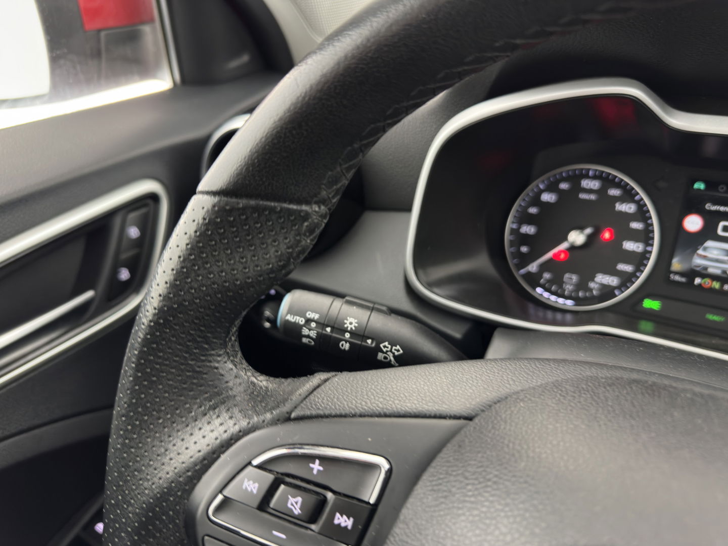 MG ZS EV Luxury 45 kWh Aut. *PANO | LUXURY-LEATHER | CCS-FASTLOADER | KEYLESS | NAVI-FULLMAP | ADAPTIVE-CRUISE | CAMERA | HEATED-SPORTSEATS | CARPLAY | BLINDSPOT | DAB | LANE-ASSIST | PRIVACY-GLASS | 17''ALU*