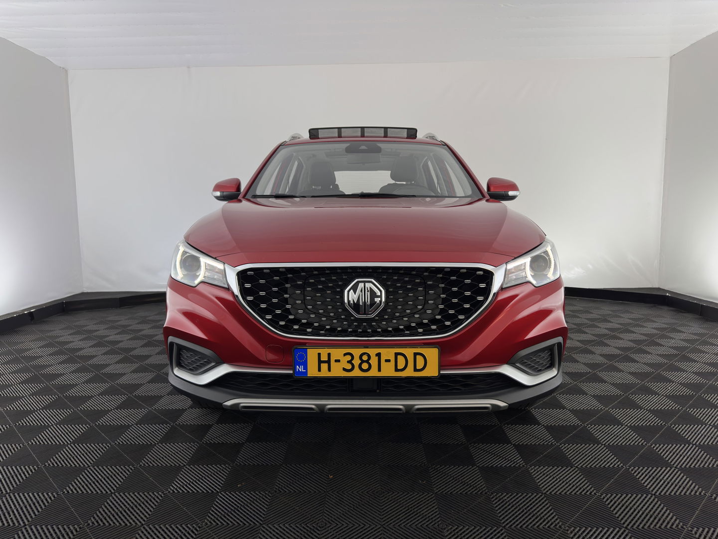 MG ZS EV Luxury 45 kWh Aut. *PANO | LUXURY-LEATHER | CCS-FASTLOADER | KEYLESS | NAVI-FULLMAP | ADAPTIVE-CRUISE | CAMERA | HEATED-SPORTSEATS | CARPLAY | BLINDSPOT | DAB | LANE-ASSIST | PRIVACY-GLASS | 17''ALU*