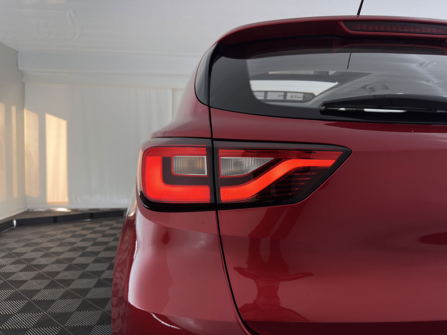 MG ZS EV Luxury 45 kWh Aut. *PANO | LUXURY-LEATHER | CCS-FASTLOADER | KEYLESS | NAVI-FULLMAP | ADAPTIVE-CRUISE | CAMERA | HEATED-SPORTSEATS | CARPLAY | BLINDSPOT | DAB | LANE-ASSIST | PRIVACY-GLASS | 17''ALU*