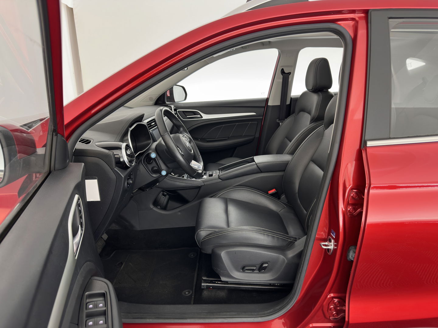 MG ZS EV Luxury 45 kWh Aut. *PANO | LUXURY-LEATHER | CCS-FASTLOADER | KEYLESS | NAVI-FULLMAP | ADAPTIVE-CRUISE | CAMERA | HEATED-SPORTSEATS | CARPLAY | BLINDSPOT | DAB | LANE-ASSIST | PRIVACY-GLASS | 17''ALU*