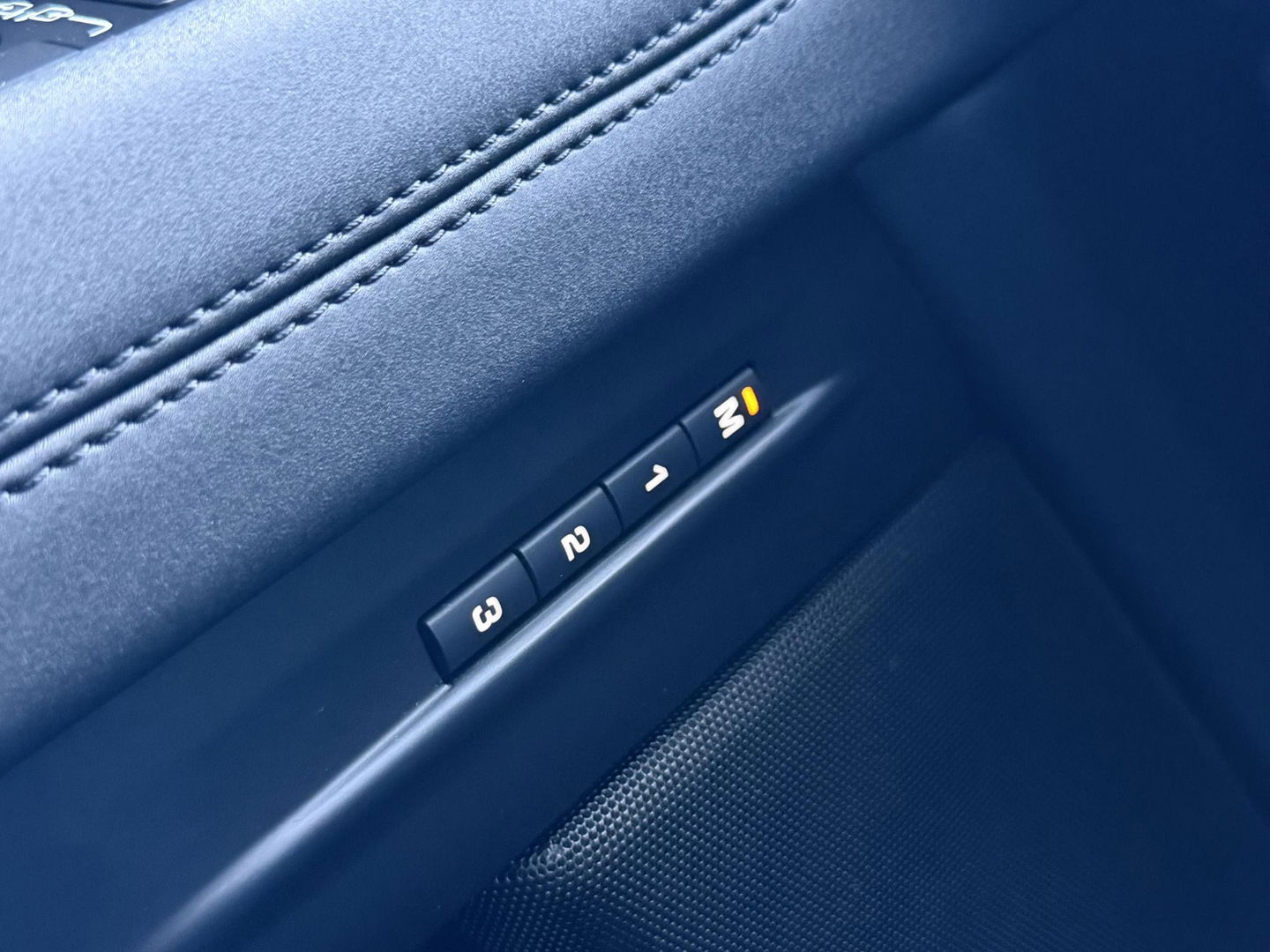 Land Rover Range Rover Evoque 1.5 P300e AWD R-Dynamic SE Black Style|Schuif/Kantel dak|Sfeer|Meridian|Memory|ACC|Winterpakket|Trekhaak