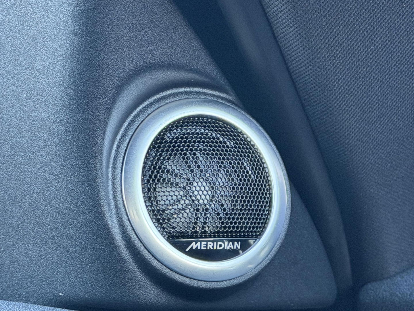 Land Rover Range Rover Evoque 1.5 P300e AWD R-Dynamic SE Black Style|Schuif/Kantel dak|Sfeer|Meridian|Memory|ACC|Winterpakket|Trekhaak