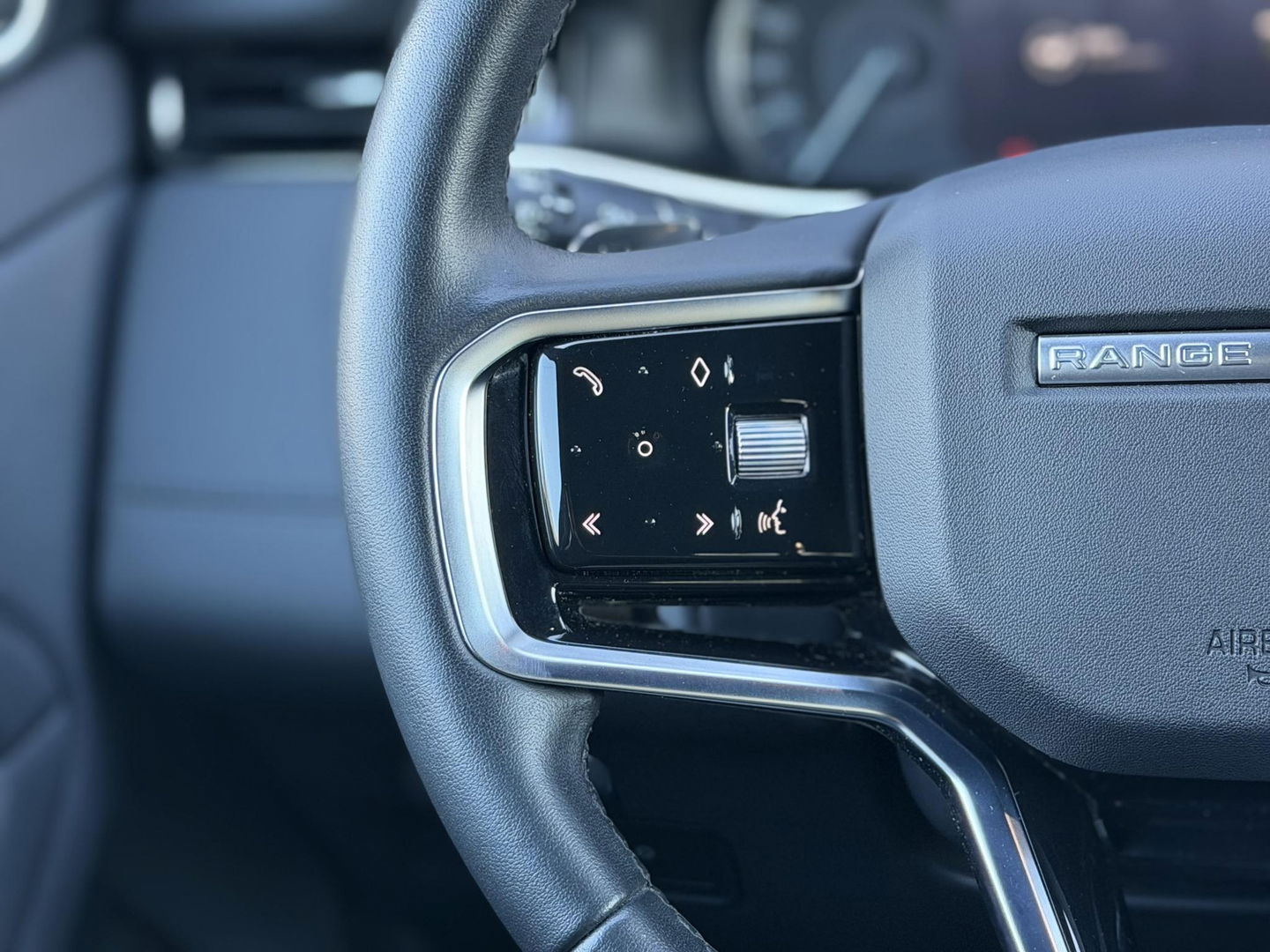 Land Rover Range Rover Evoque 1.5 P300e AWD R-Dynamic SE Black Style|Schuif/Kantel dak|Sfeer|Meridian|Memory|ACC|Winterpakket|Trekhaak