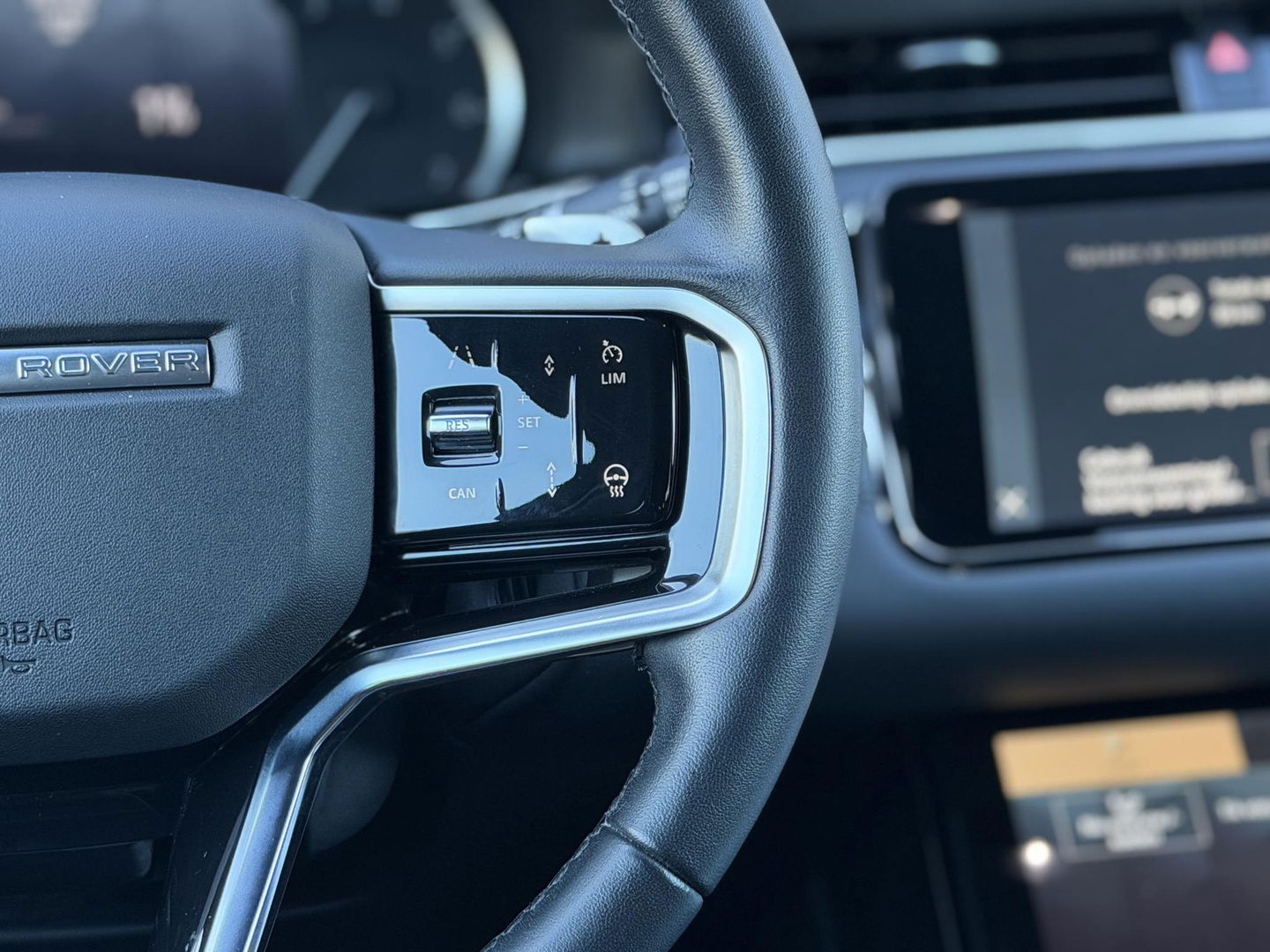 Land Rover Range Rover Evoque 1.5 P300e AWD R-Dynamic SE Black Style|Schuif/Kantel dak|Sfeer|Meridian|Memory|ACC|Winterpakket|Trekhaak