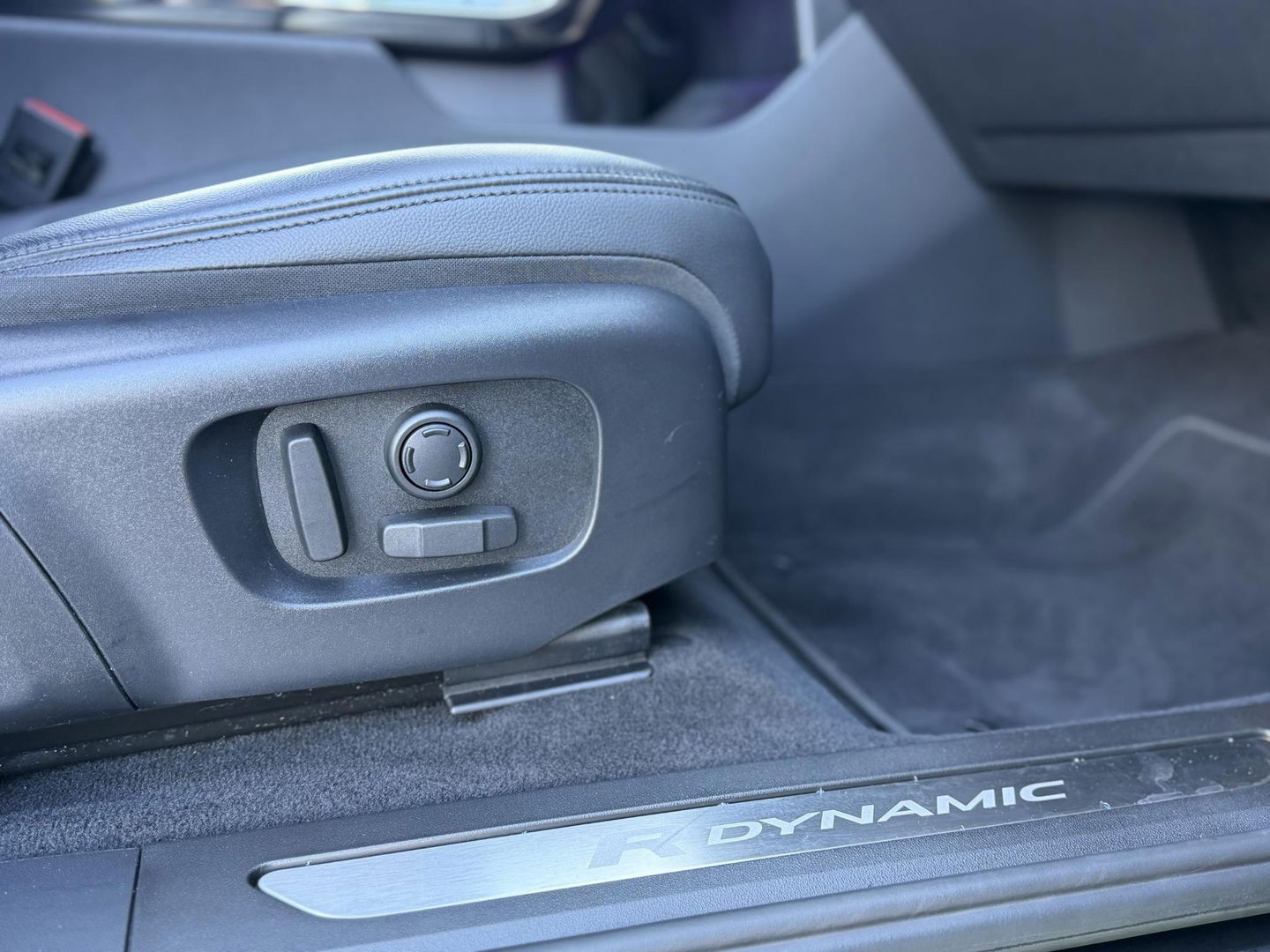 Land Rover Range Rover Evoque 1.5 P300e AWD R-Dynamic SE Black Style|Schuif/Kantel dak|Sfeer|Meridian|Memory|ACC|Winterpakket|Trekhaak