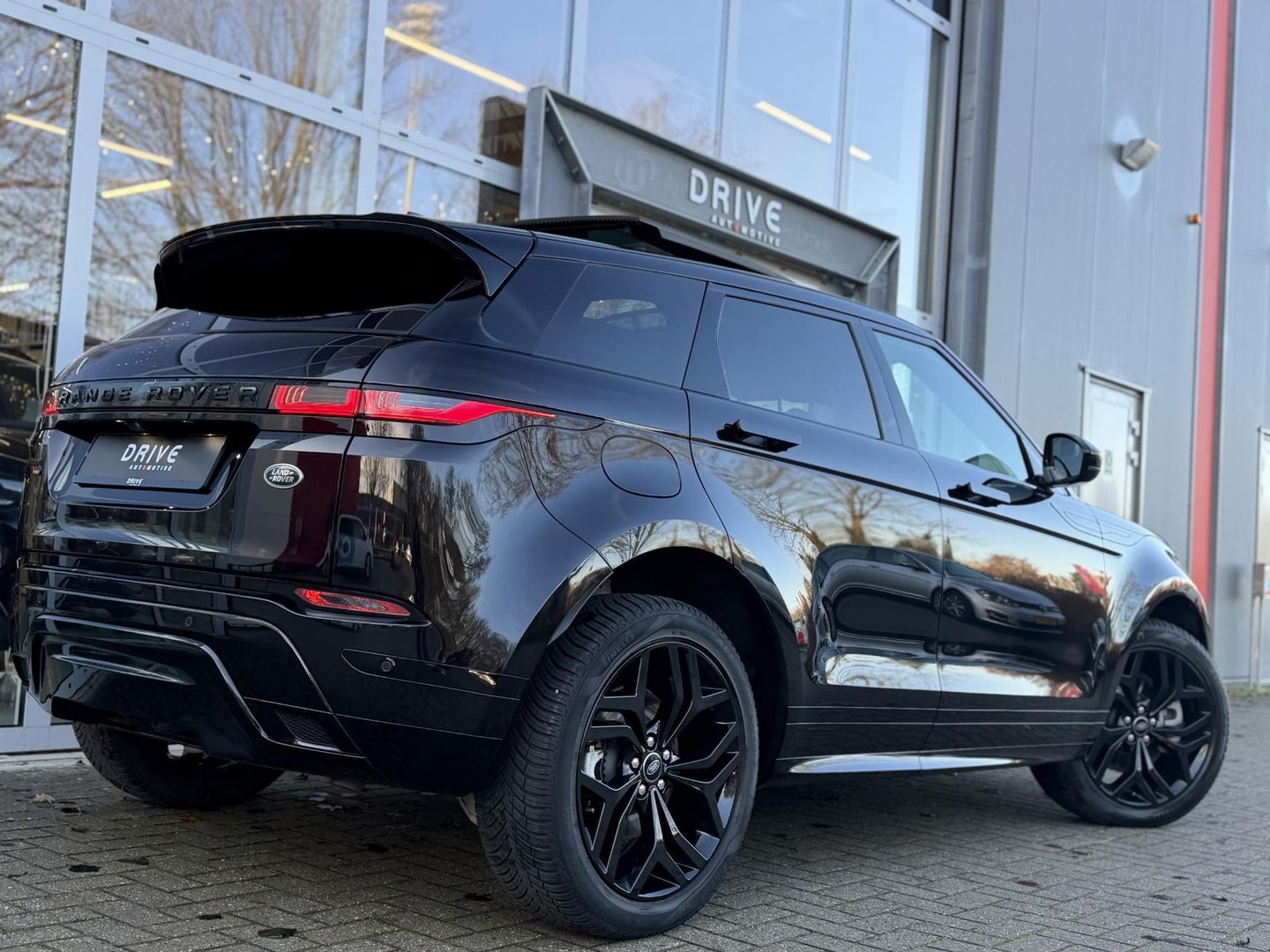 Land Rover Range Rover Evoque 1.5 P300e AWD R-Dynamic SE Black Style|Schuif/Kantel dak|Sfeer|Meridian|Memory|ACC|Winterpakket|Trekhaak