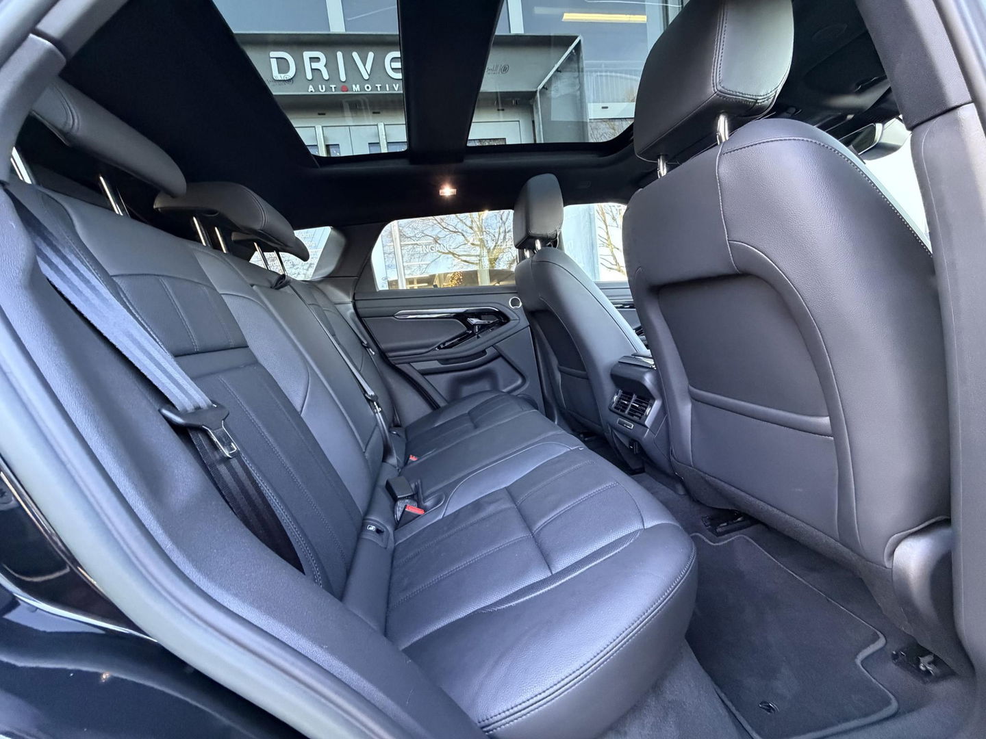 Land Rover Range Rover Evoque 1.5 P300e AWD R-Dynamic SE Black Style|Schuif/Kantel dak|Sfeer|Meridian|Memory|ACC|Winterpakket|Trekhaak