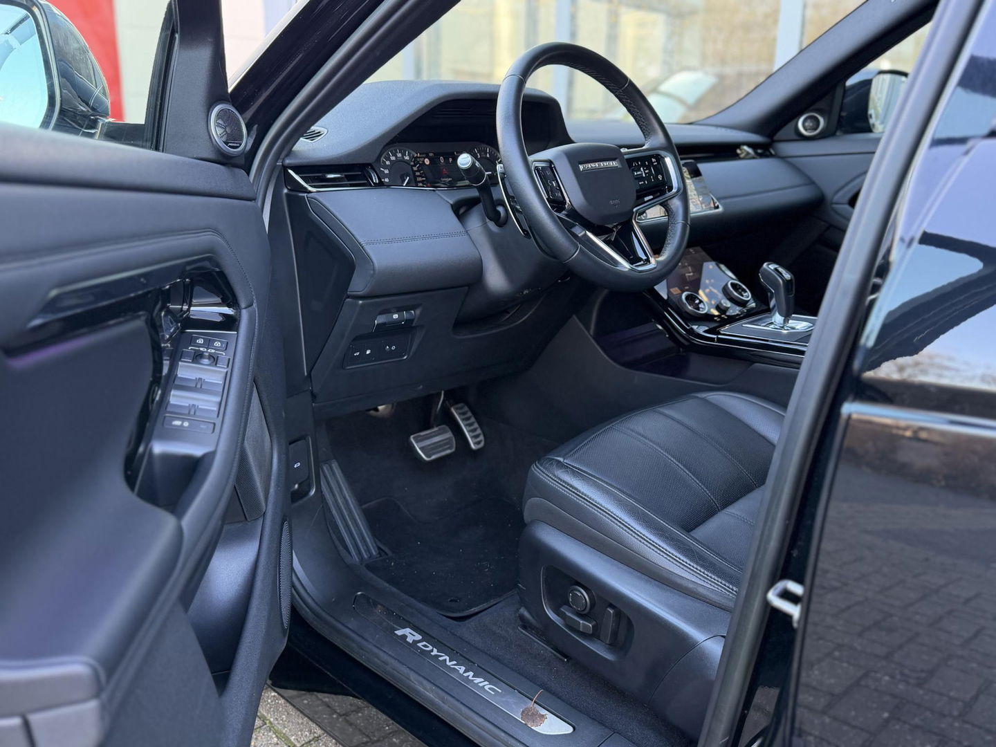 Land Rover Range Rover Evoque 1.5 P300e AWD R-Dynamic SE Black Style|Schuif/Kantel dak|Sfeer|Meridian|Memory|ACC|Winterpakket|Trekhaak