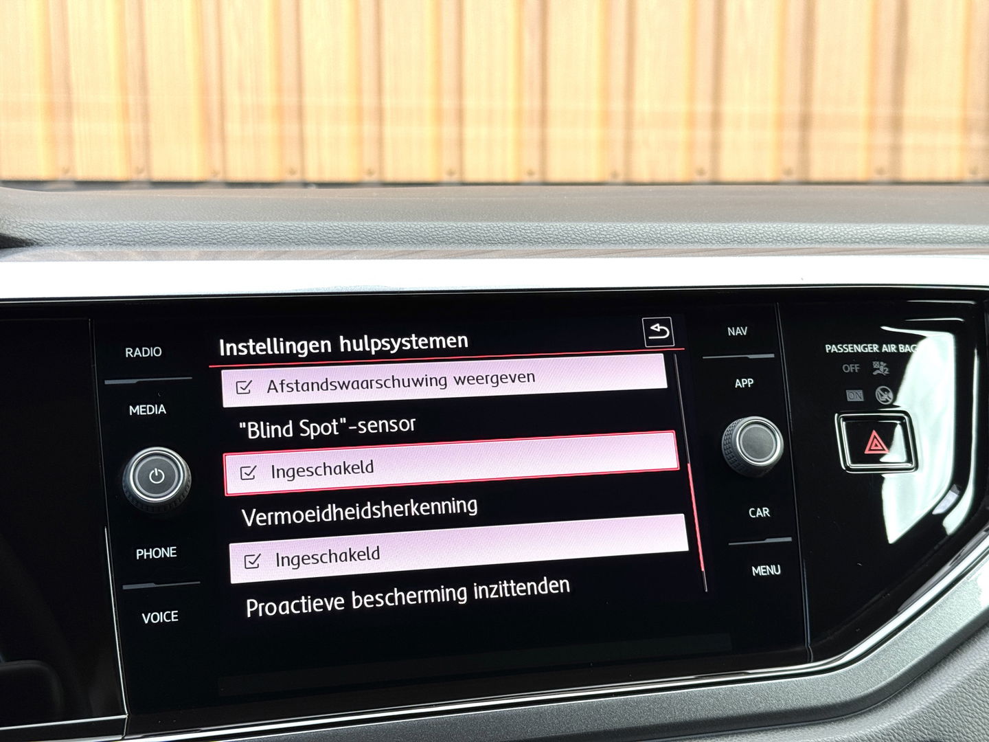 Volkswagen Polo 2.0 TSI GTI | Panoramdak | Apple Carplay | Beats Audio | Rijmodusregeling | Adaptive Cruise Control | Parkeersensoren | Keyless | Dodehoeksensor | Stoelverwarming |