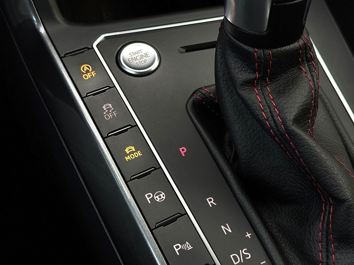 Volkswagen Polo 2.0 TSI GTI | Panoramdak | Apple Carplay | Beats Audio | Rijmodusregeling | Adaptive Cruise Control | Parkeersensoren | Keyless | Dodehoeksensor | Stoelverwarming |