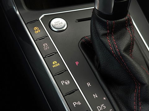 Volkswagen Polo 2.0 TSI GTI | Panoramdak | Apple Carplay | Beats Audio | Rijmodusregeling | Adaptive Cruise Control | Parkeersensoren | Keyless | Dodehoeksensor | Stoelverwarming |