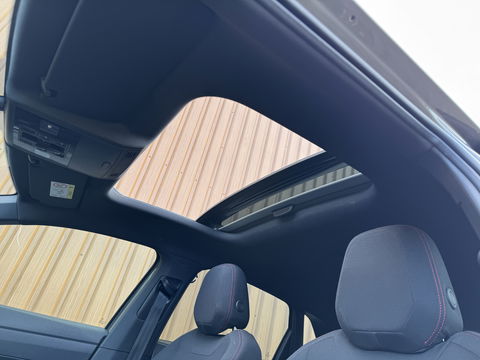 Volkswagen Polo 2.0 TSI GTI | Panoramdak | Apple Carplay | Beats Audio | Rijmodusregeling | Adaptive Cruise Control | Parkeersensoren | Keyless | Dodehoeksensor | Stoelverwarming |