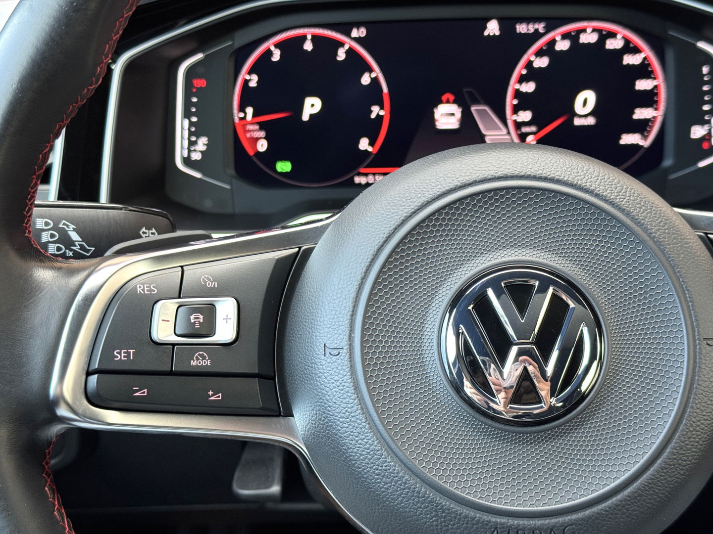 Volkswagen Polo 2.0 TSI GTI | Panoramdak | Apple Carplay | Beats Audio | Rijmodusregeling | Adaptive Cruise Control | Parkeersensoren | Keyless | Dodehoeksensor | Stoelverwarming |