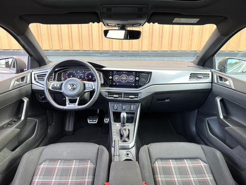 Volkswagen Polo 2.0 TSI GTI | Panoramdak | Apple Carplay | Beats Audio | Rijmodusregeling | Adaptive Cruise Control | Parkeersensoren | Keyless | Dodehoeksensor | Stoelverwarming |