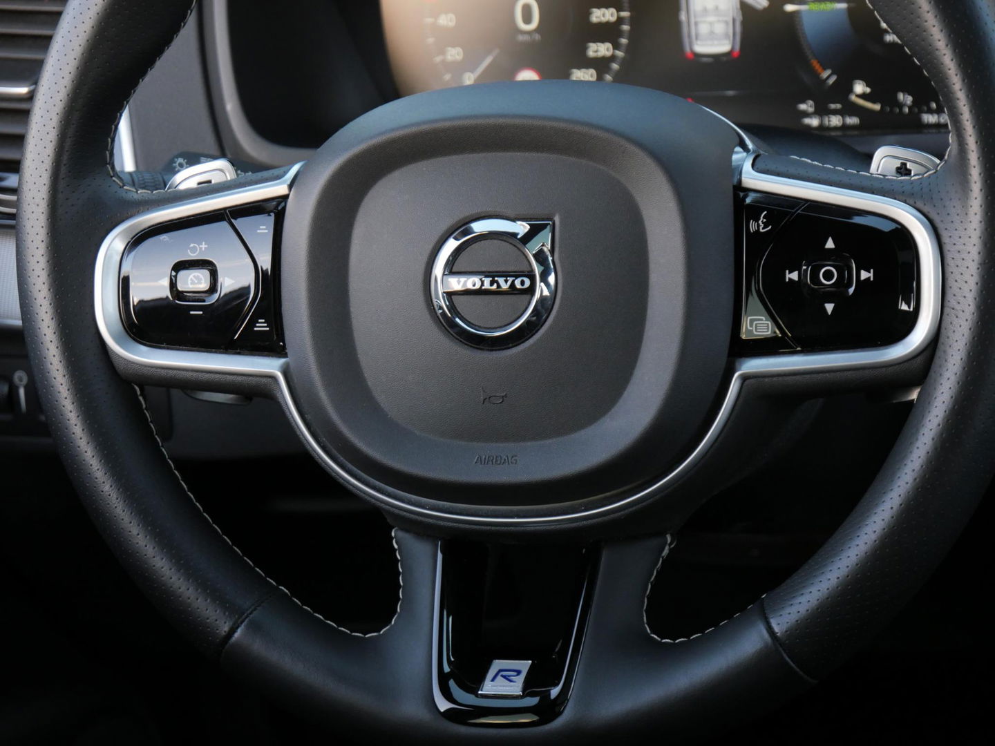 Volvo XC90 T8 AWD R-DESIGN/ BLIS/ H&K AUDIO/ PANORAMADAK/ CAMERA