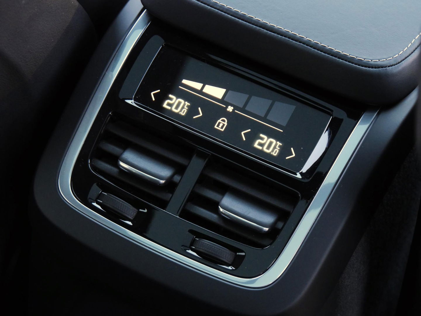 Volvo XC90 T8 AWD R-DESIGN/ BLIS/ H&K AUDIO/ PANORAMADAK/ CAMERA