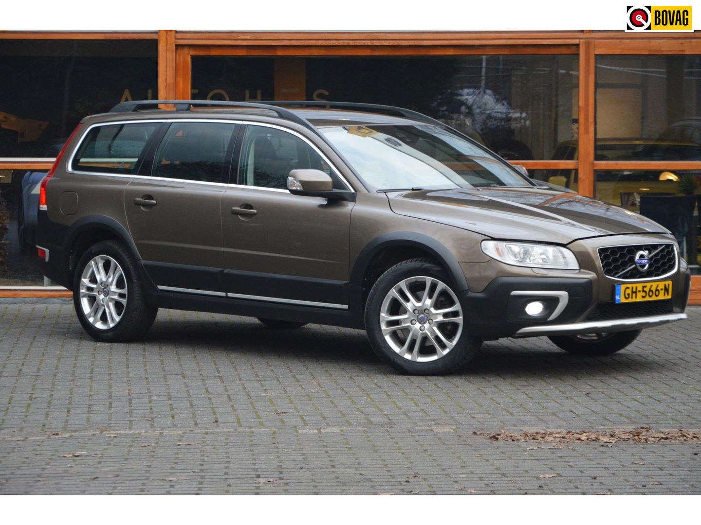 Volvo XC70 D5 AWD Classic Edition | 5 Cilinder | Camera | Trekhaak 2100KG | Stoelverwarming | Standkachel | VOC |