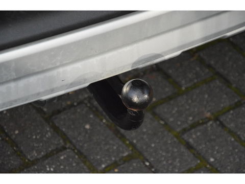 Volvo XC70 D5 AWD Classic Edition | 5 Cilinder | Camera | Trekhaak 2100KG | Stoelverwarming | Standkachel | VOC |