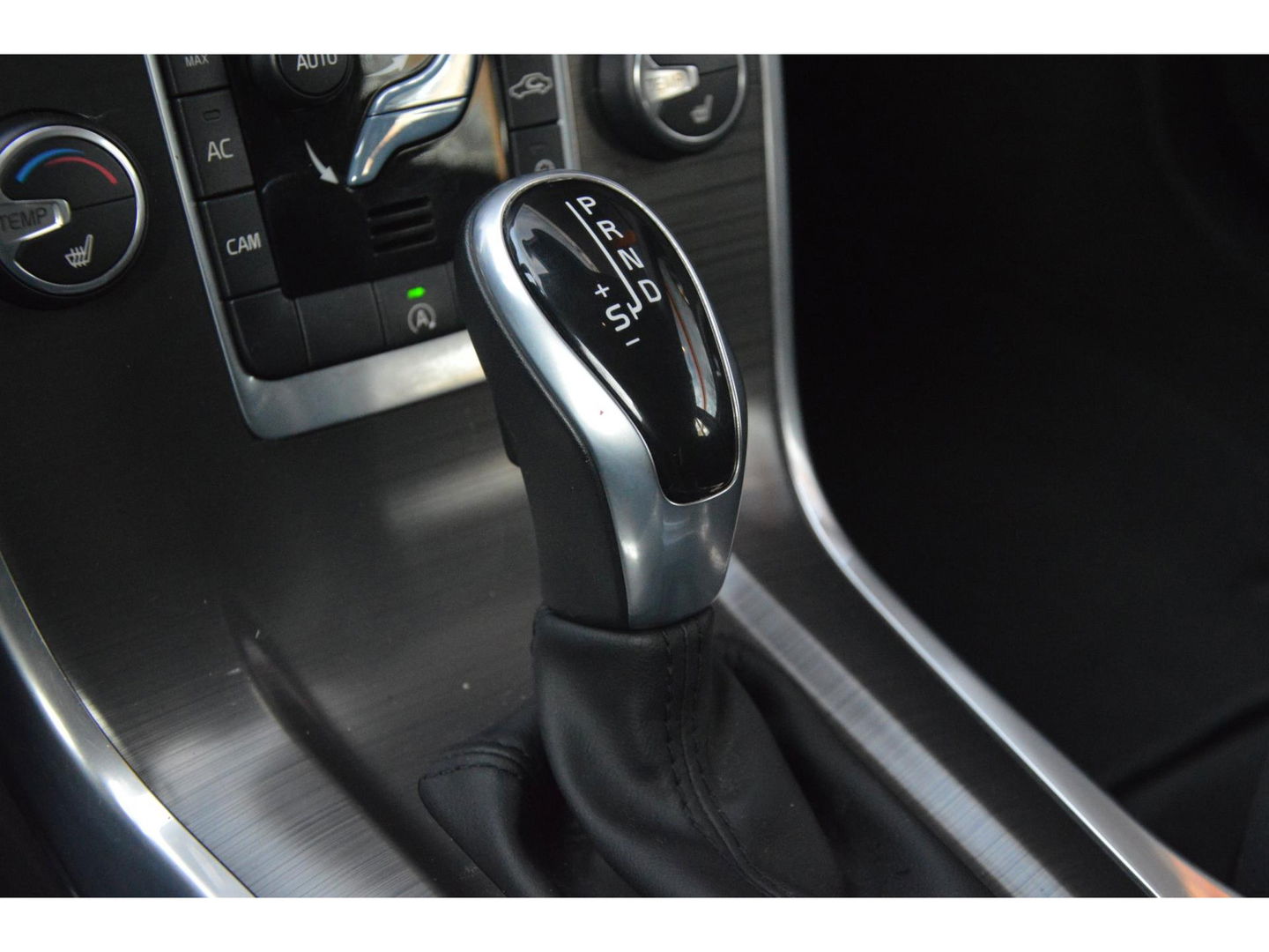 Volvo XC70 D5 AWD Classic Edition | 5 Cilinder | Camera | Trekhaak 2100KG | Stoelverwarming | Standkachel | VOC |