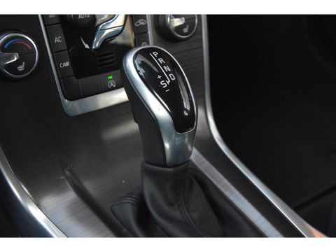 Volvo XC70 D5 AWD Classic Edition | 5 Cilinder | Camera | Trekhaak 2100KG | Stoelverwarming | Standkachel | VOC |