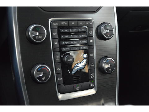 Volvo XC70 D5 AWD Classic Edition | 5 Cilinder | Camera | Trekhaak 2100KG | Stoelverwarming | Standkachel | VOC |