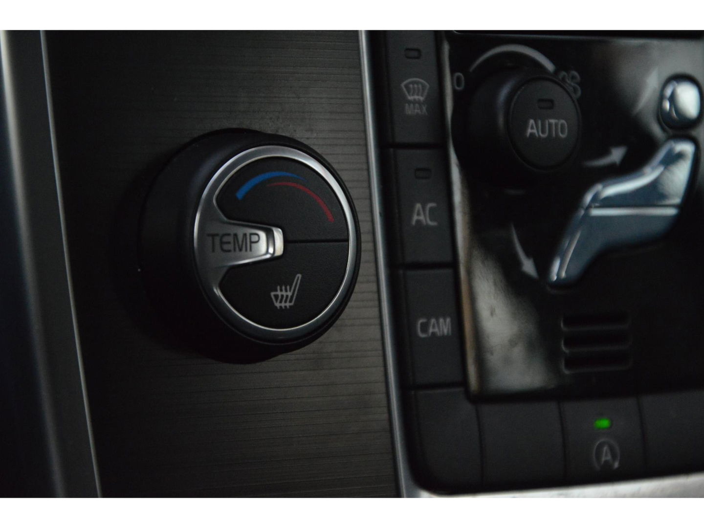 Volvo XC70 D5 AWD Classic Edition | 5 Cilinder | Camera | Trekhaak 2100KG | Stoelverwarming | Standkachel | VOC |