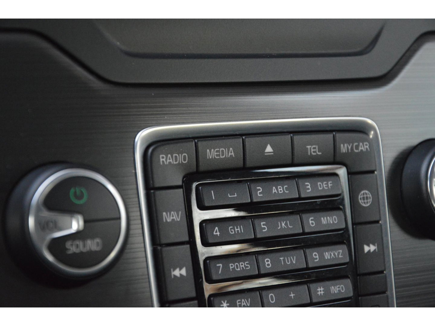 Volvo XC70 D5 AWD Classic Edition | 5 Cilinder | Camera | Trekhaak 2100KG | Stoelverwarming | Standkachel | VOC |