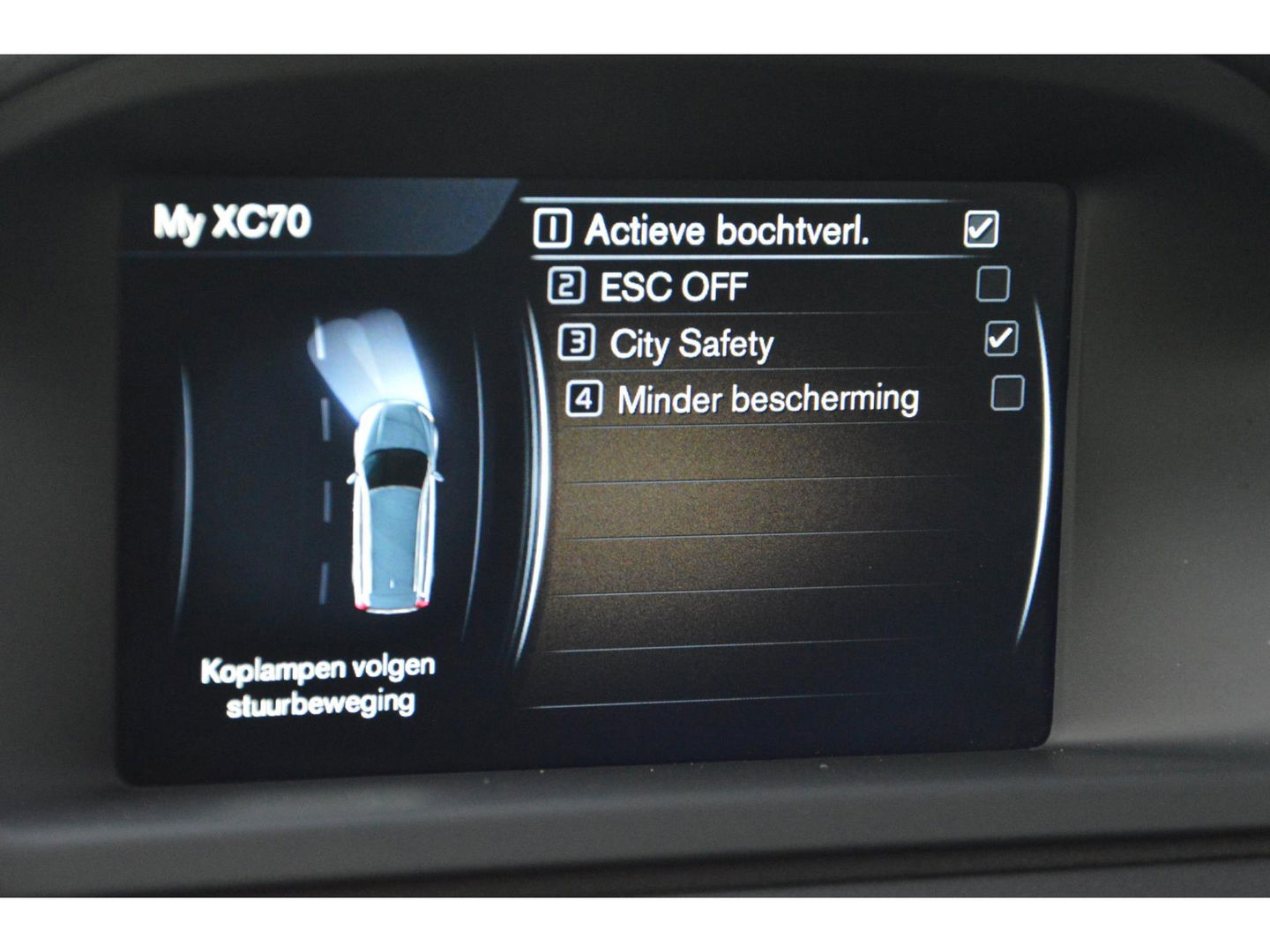 Volvo XC70 D5 AWD Classic Edition | 5 Cilinder | Camera | Trekhaak 2100KG | Stoelverwarming | Standkachel | VOC |