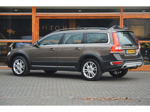 Volvo XC70 D5 AWD Classic Edition | 5 Cilinder | Camera | Trekhaak 2100KG | Stoelverwarming | Standkachel | VOC |