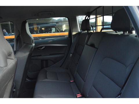 Volvo XC70 D5 AWD Classic Edition | 5 Cilinder | Camera | Trekhaak 2100KG | Stoelverwarming | Standkachel | VOC |