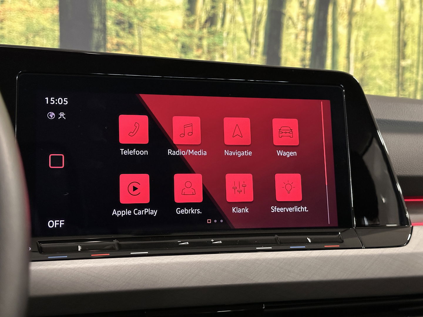 Volkswagen Golf 1.0 TSI Life | Adaptive Cruise Control | Parkeersensoren | Apple Carplay | Android Auto | Sfeerverlichting | Trekhaak | 17" Lichtmetaal | Airconditioning
