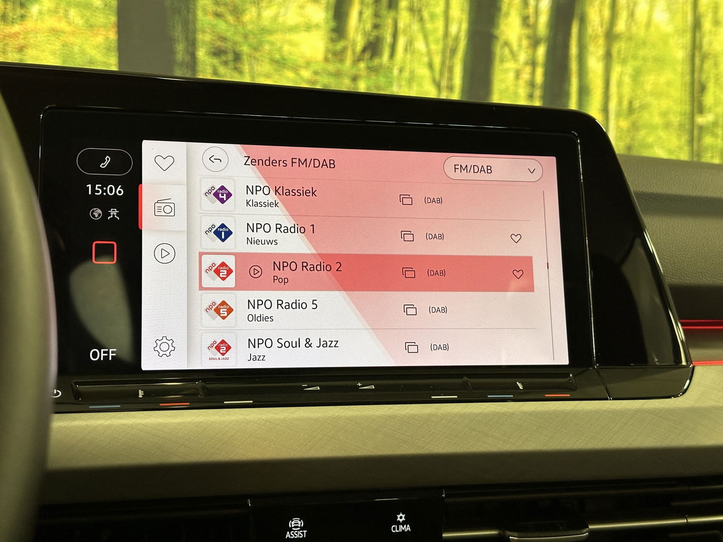 Volkswagen Golf 1.0 TSI Life | Adaptive Cruise Control | Parkeersensoren | Apple Carplay | Android Auto | Sfeerverlichting | Trekhaak | 17" Lichtmetaal | Airconditioning