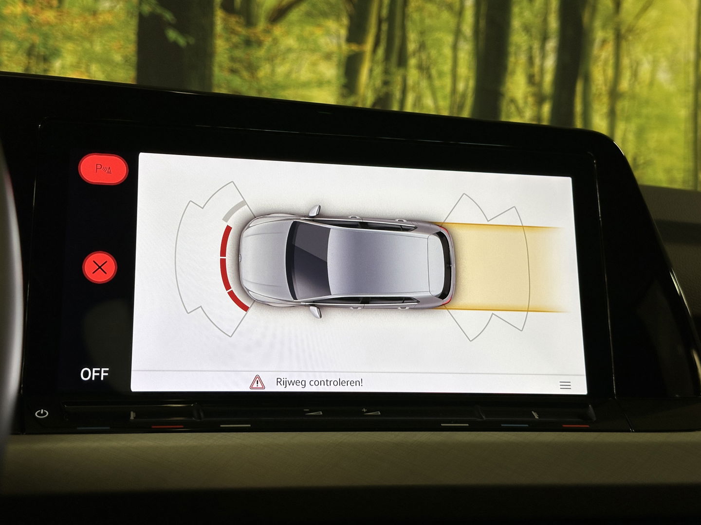 Volkswagen Golf 1.0 TSI Life | Adaptive Cruise Control | Parkeersensoren | Apple Carplay | Android Auto | Sfeerverlichting | Trekhaak | 17" Lichtmetaal | Airconditioning