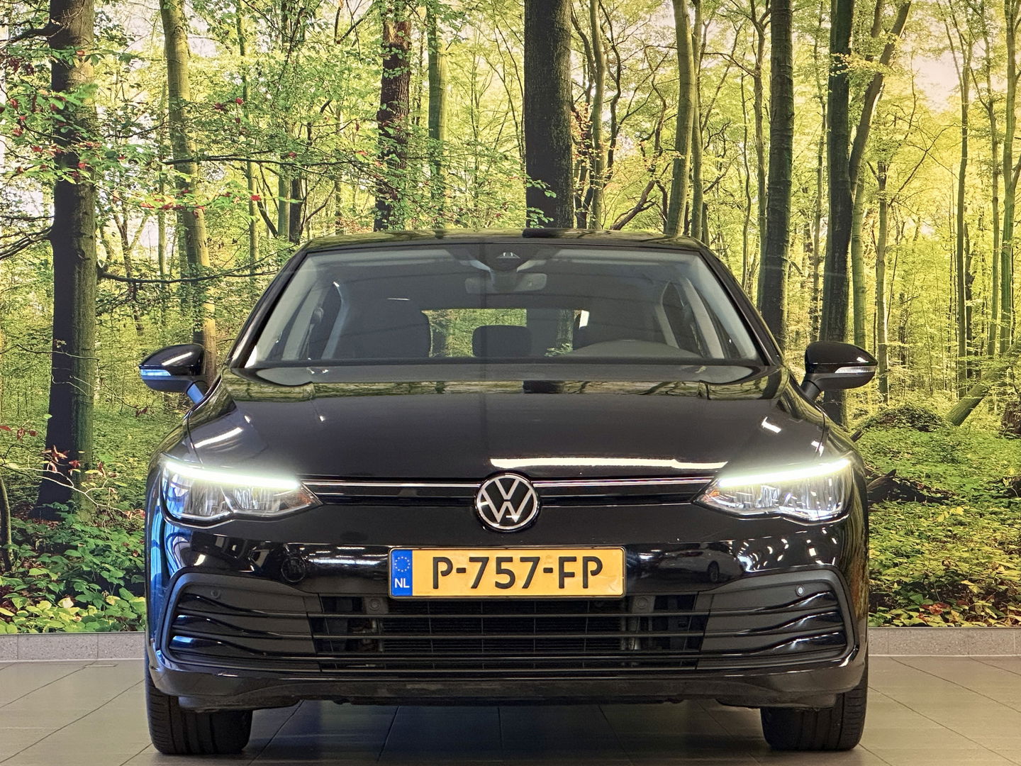Volkswagen Golf 1.0 TSI Life | Adaptive Cruise Control | Parkeersensoren | Apple Carplay | Android Auto | Sfeerverlichting | Trekhaak | 17" Lichtmetaal | Airconditioning