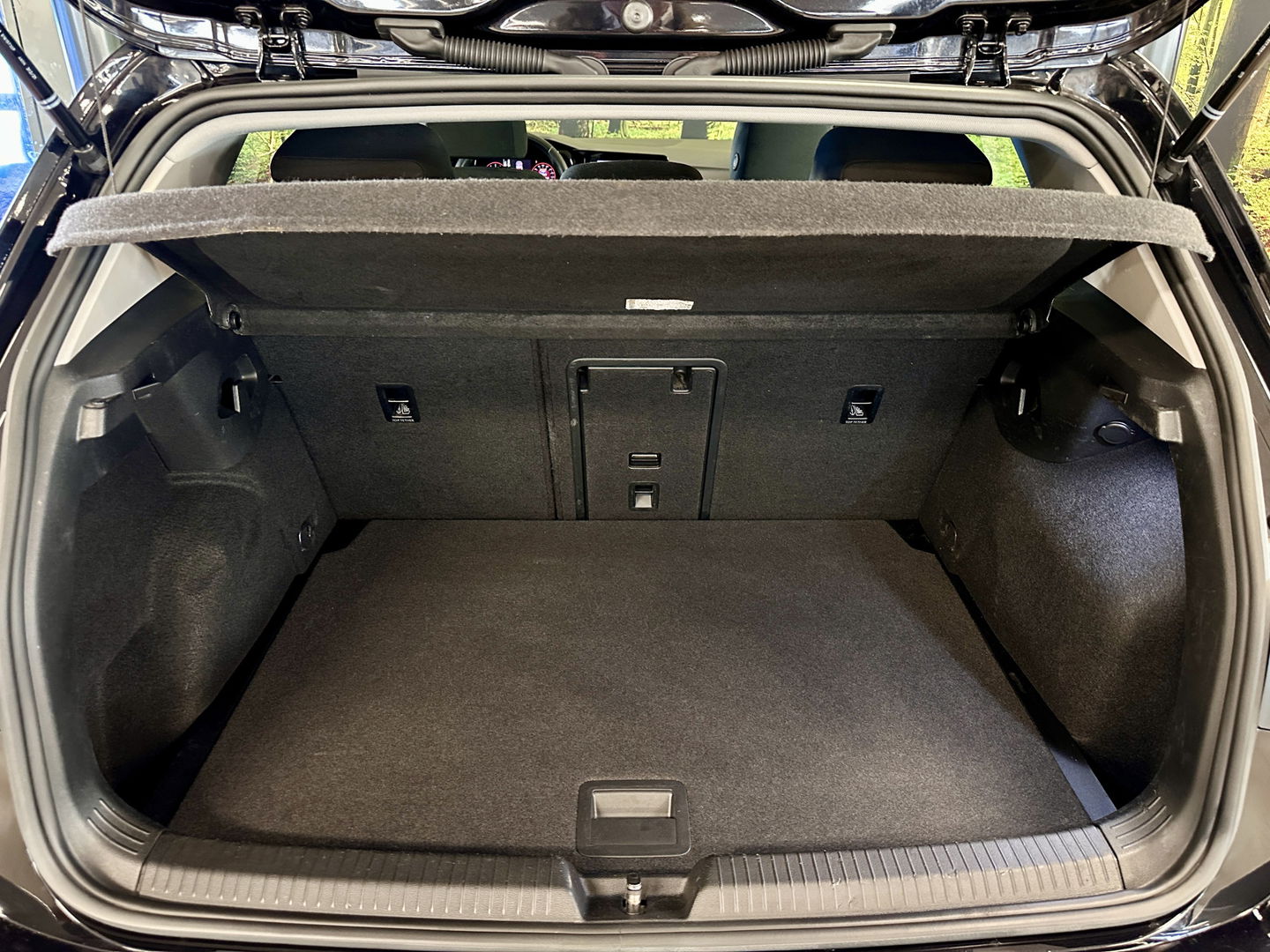 Volkswagen Golf 1.0 TSI Life | Adaptive Cruise Control | Parkeersensoren | Apple Carplay | Android Auto | Sfeerverlichting | Trekhaak | 17" Lichtmetaal | Airconditioning