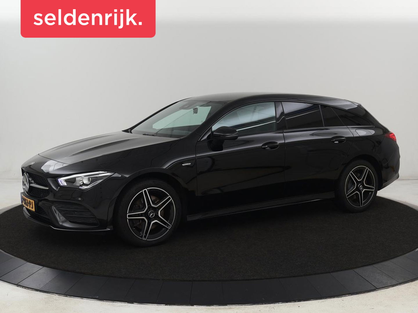 Mercedes-Benz CLA-Klasse 250e AMG Line | Stoelverwarming | Carplay | Trekhaak | Leder/Alcantara | Navigatie | Full LED | Park Assist | Sfeerverlichting | Climate control | Cruise control | PHEV | Plug In