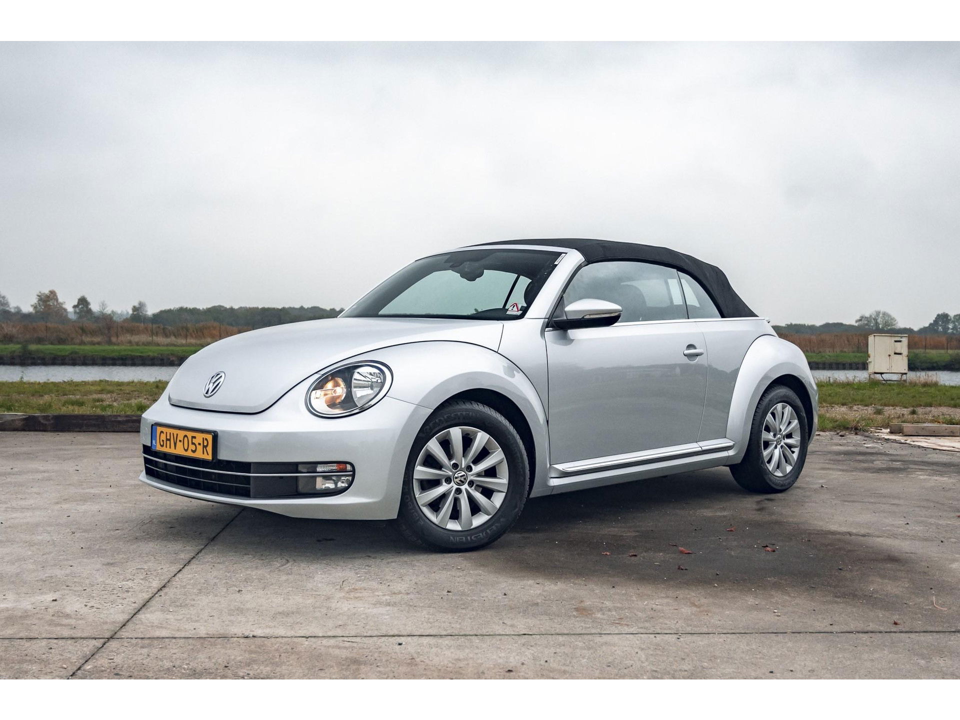 Volkswagen Beetle Cabriolet 1.2 TSI | LM VELGEN | ALL SEASON BANDEN | STOELVERWARMING