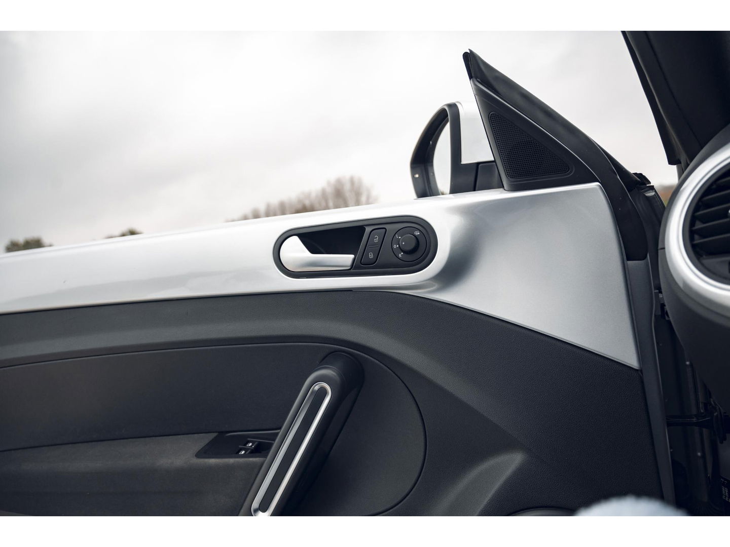 Volkswagen Beetle Cabriolet 1.2 TSI | LM VELGEN | ALL SEASON BANDEN | STOELVERWARMING