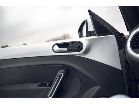 Volkswagen Beetle Cabriolet 1.2 TSI | LM VELGEN | ALL SEASON BANDEN | STOELVERWARMING