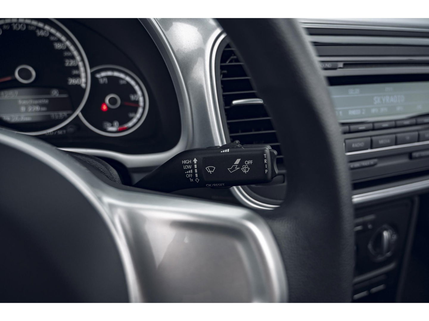 Volkswagen Beetle Cabriolet 1.2 TSI | LM VELGEN | ALL SEASON BANDEN | STOELVERWARMING